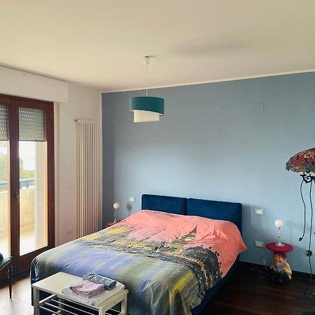 Апартаменты Attico Vista E Fronte Mare Zaffiroblu Con Posto Auto Монтесильвано Экстерьер фото